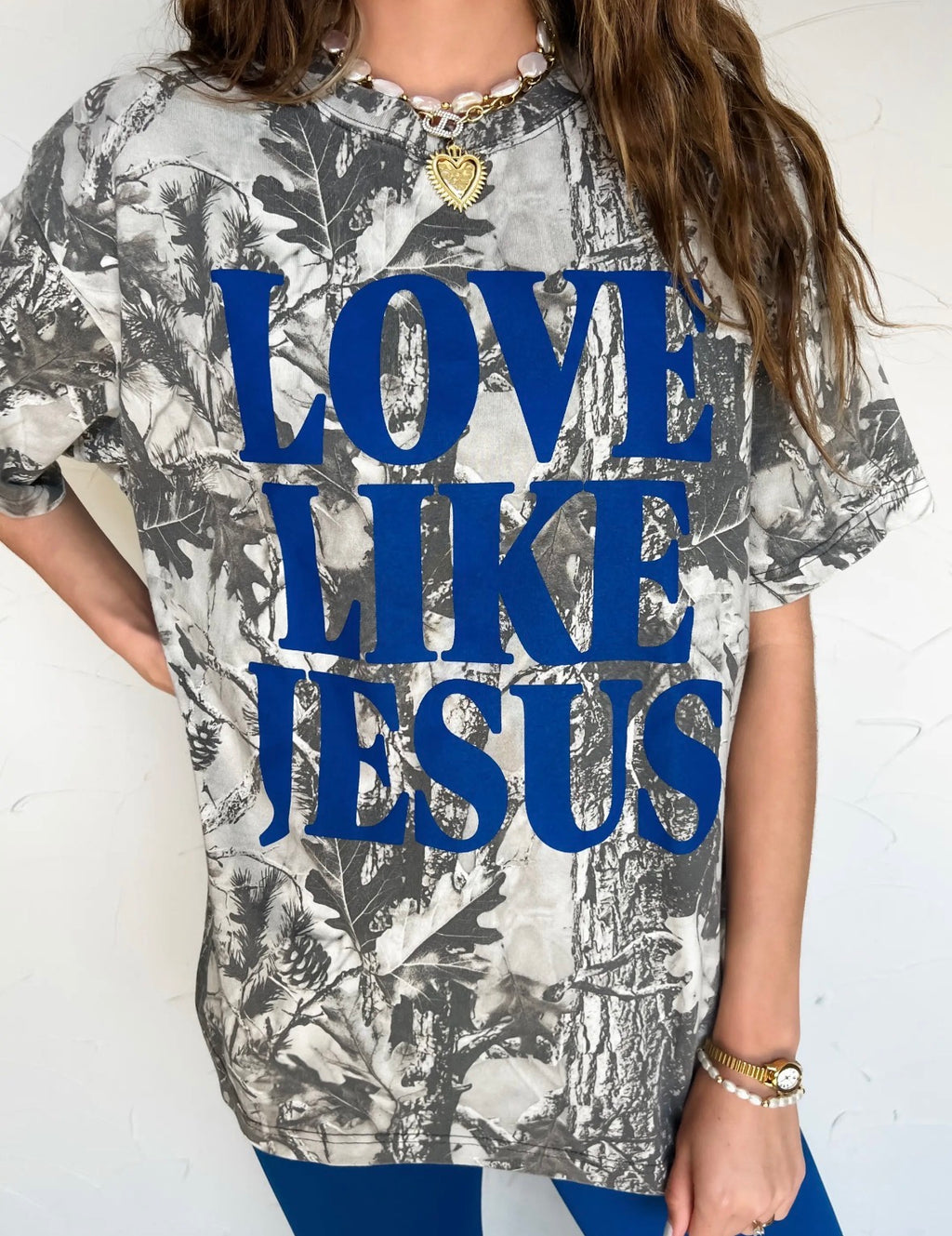 Love like Jesus tee